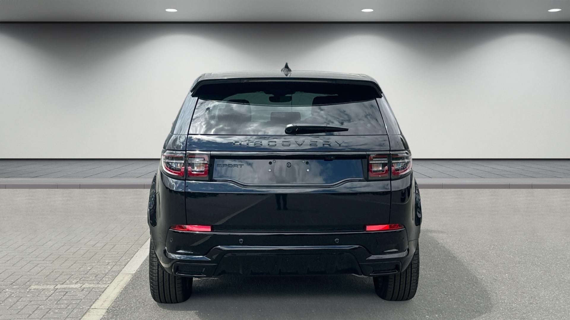 Land Rover Discovery Sport view 4