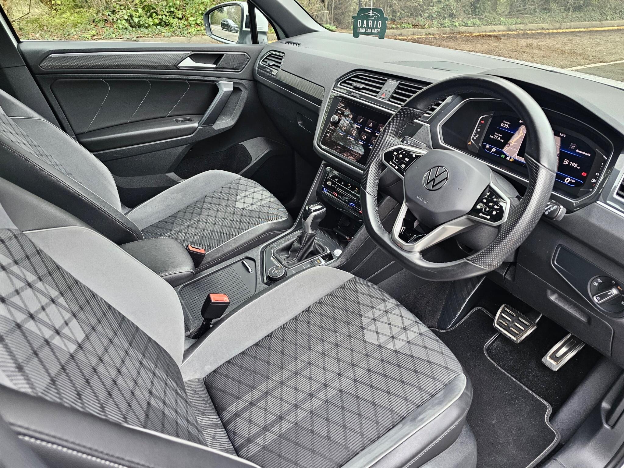 Volkswagen Tiguan view 2
