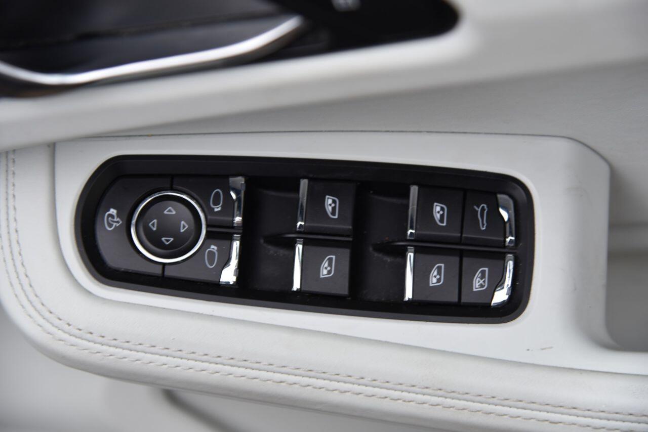 Porsche Macan view 59