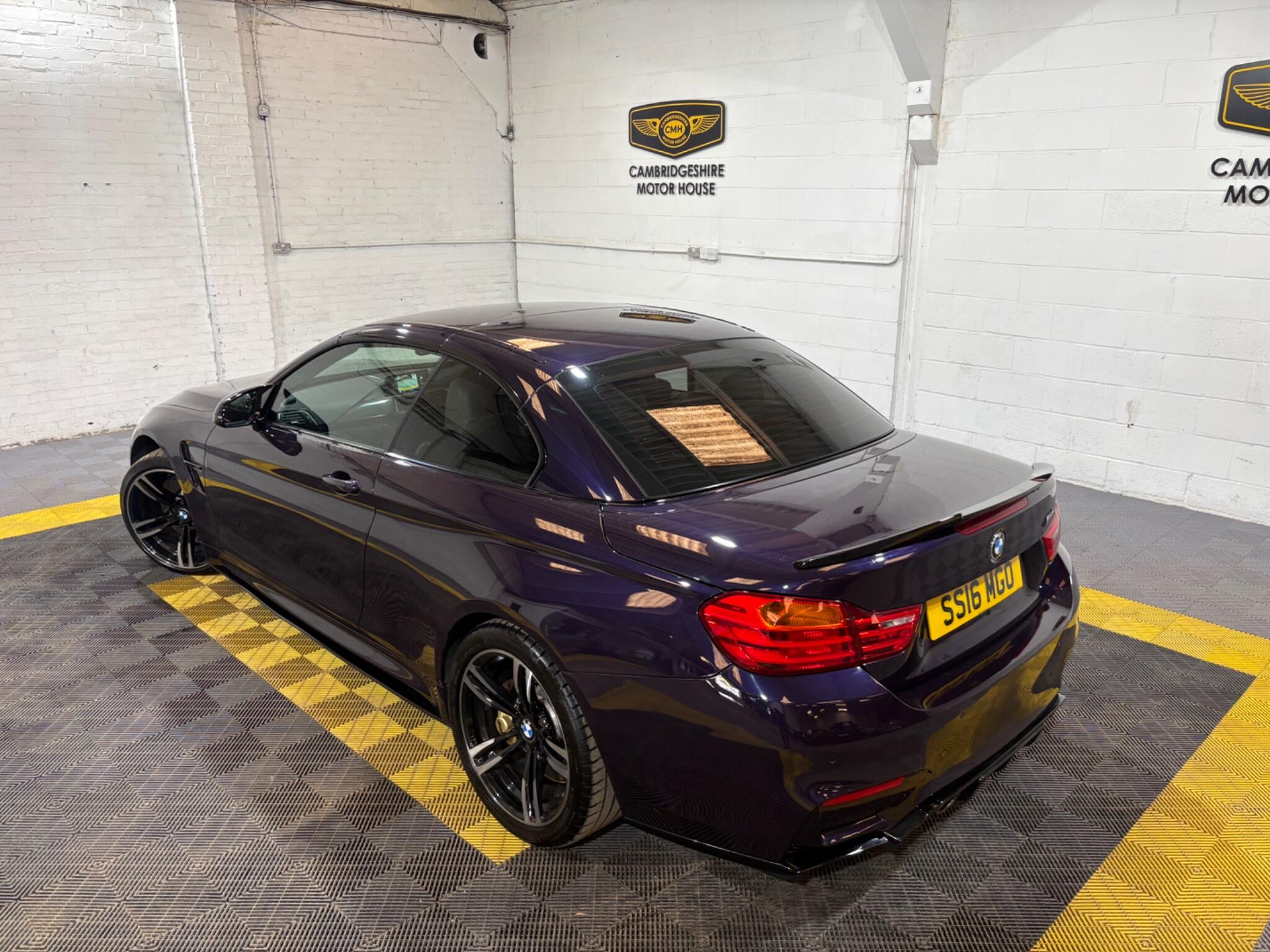 BMW M4 view 4