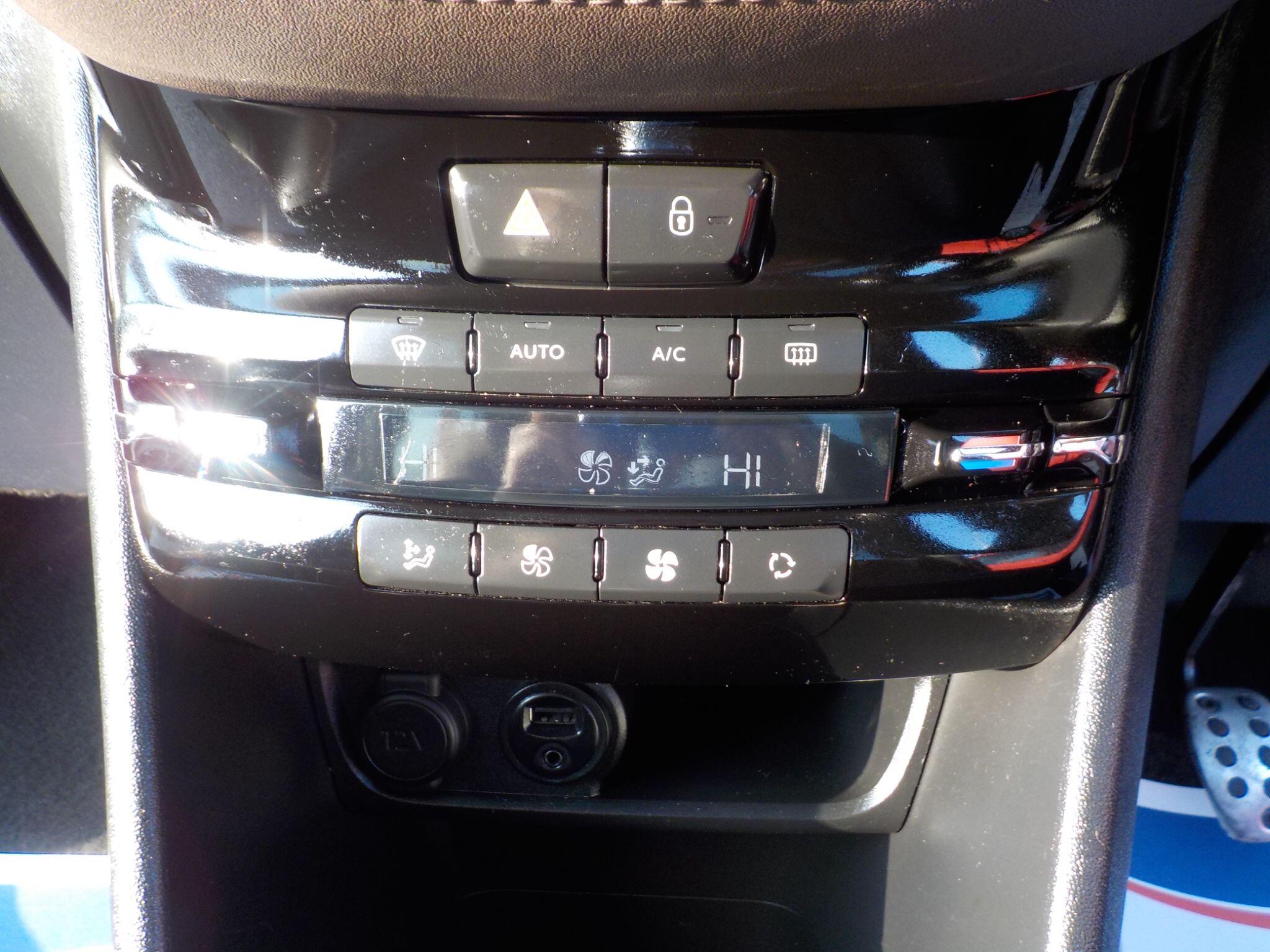 Peugeot 2008 1.6 BlueHDi Feline Euro 6 (s/s) 5dr (Calima)