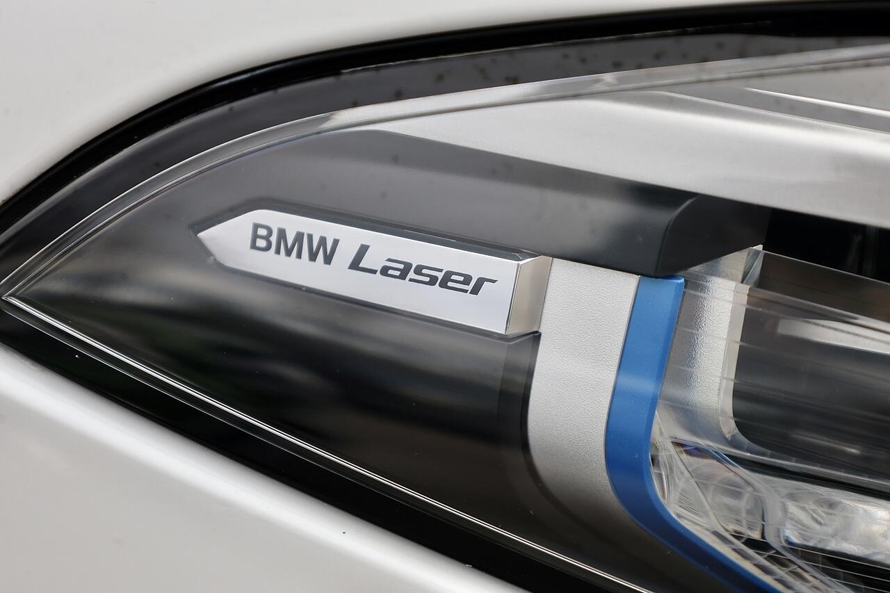 BMW 8 Series view 13