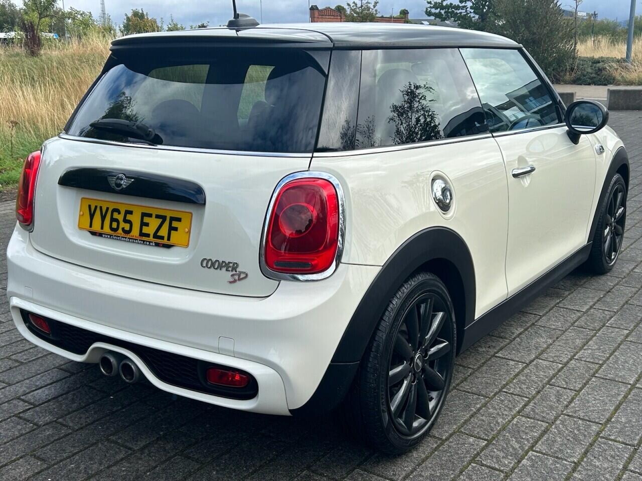 Mini Hatch view 11
