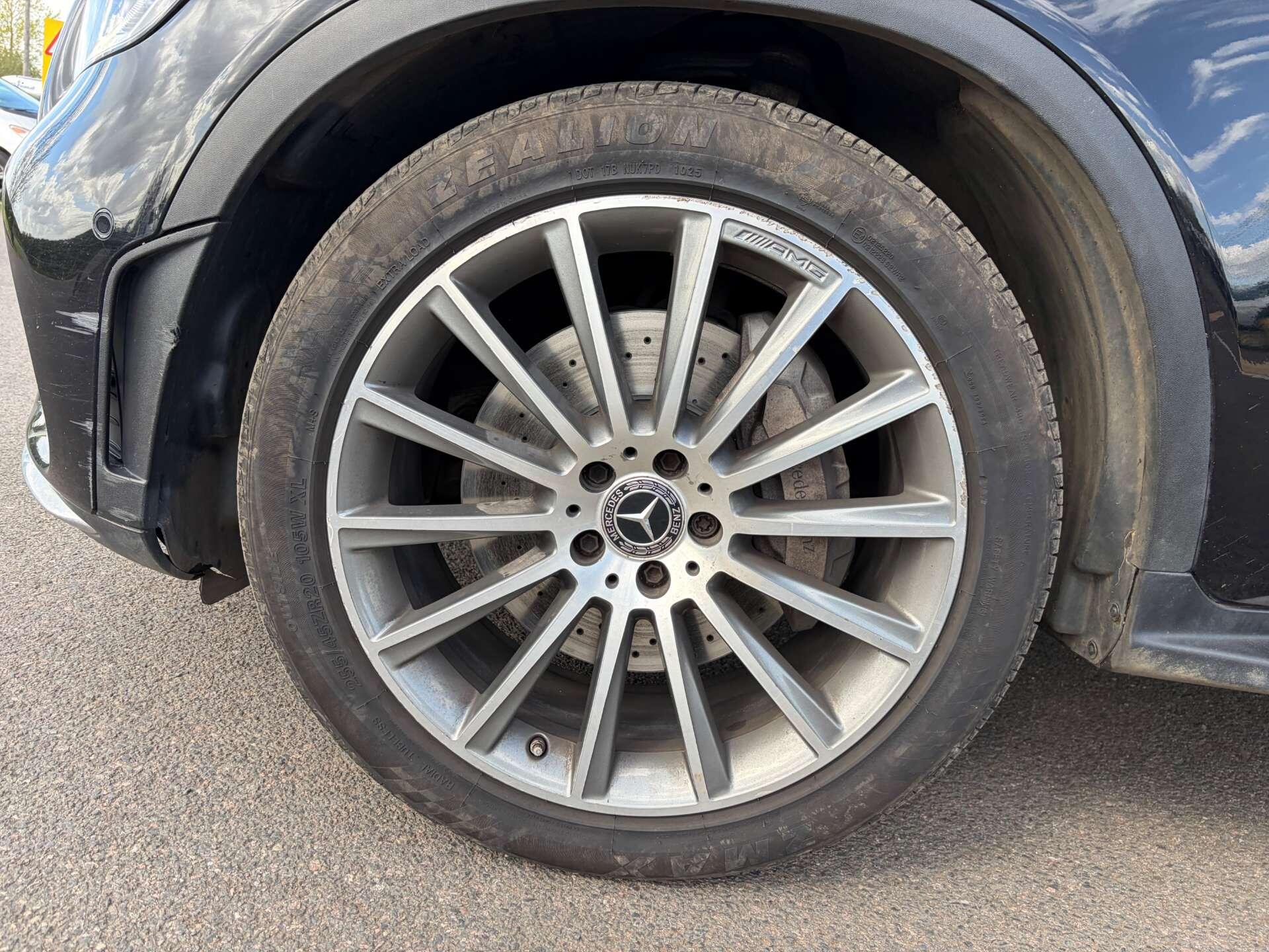 Mercedes-Benz GLC view 10