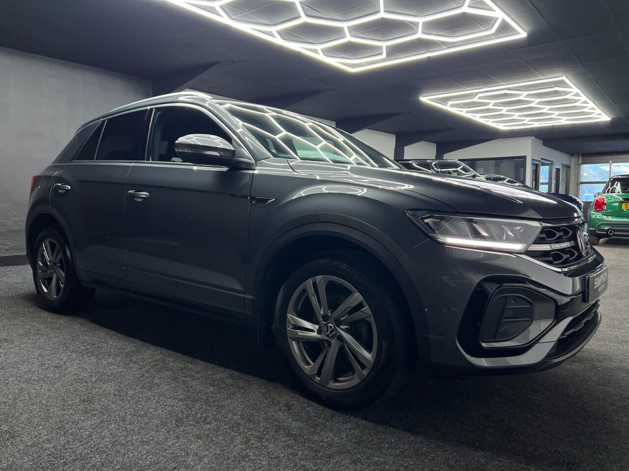 Volkswagen T-Roc view 16