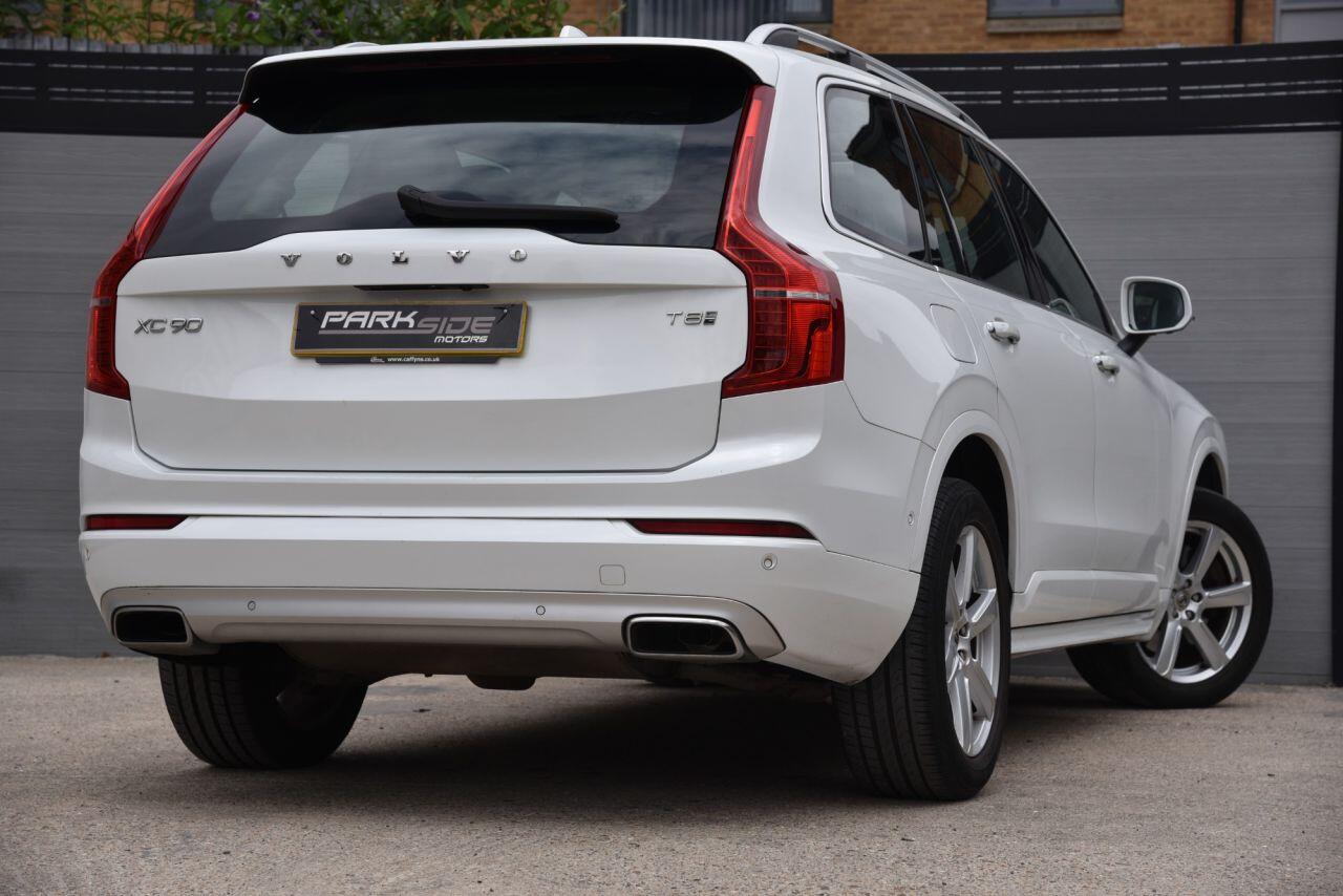 Volvo XC90 view 9