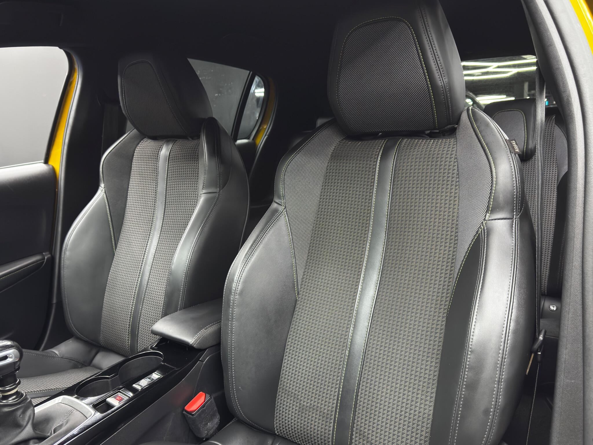 Peugeot 208 view 14