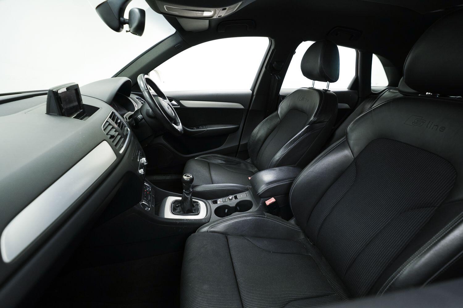 Audi Q3 view 26