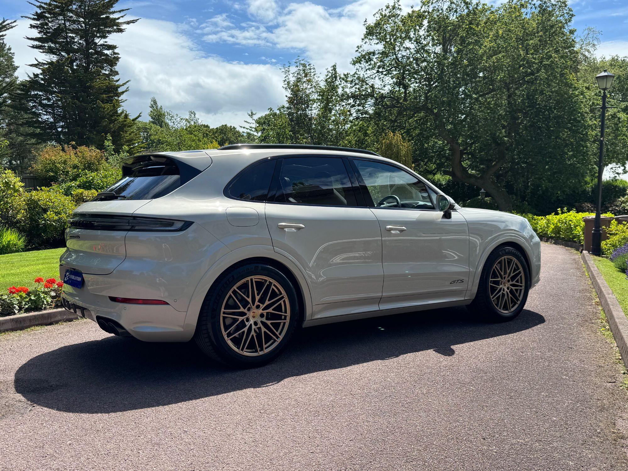 Porsche Cayenne view 15