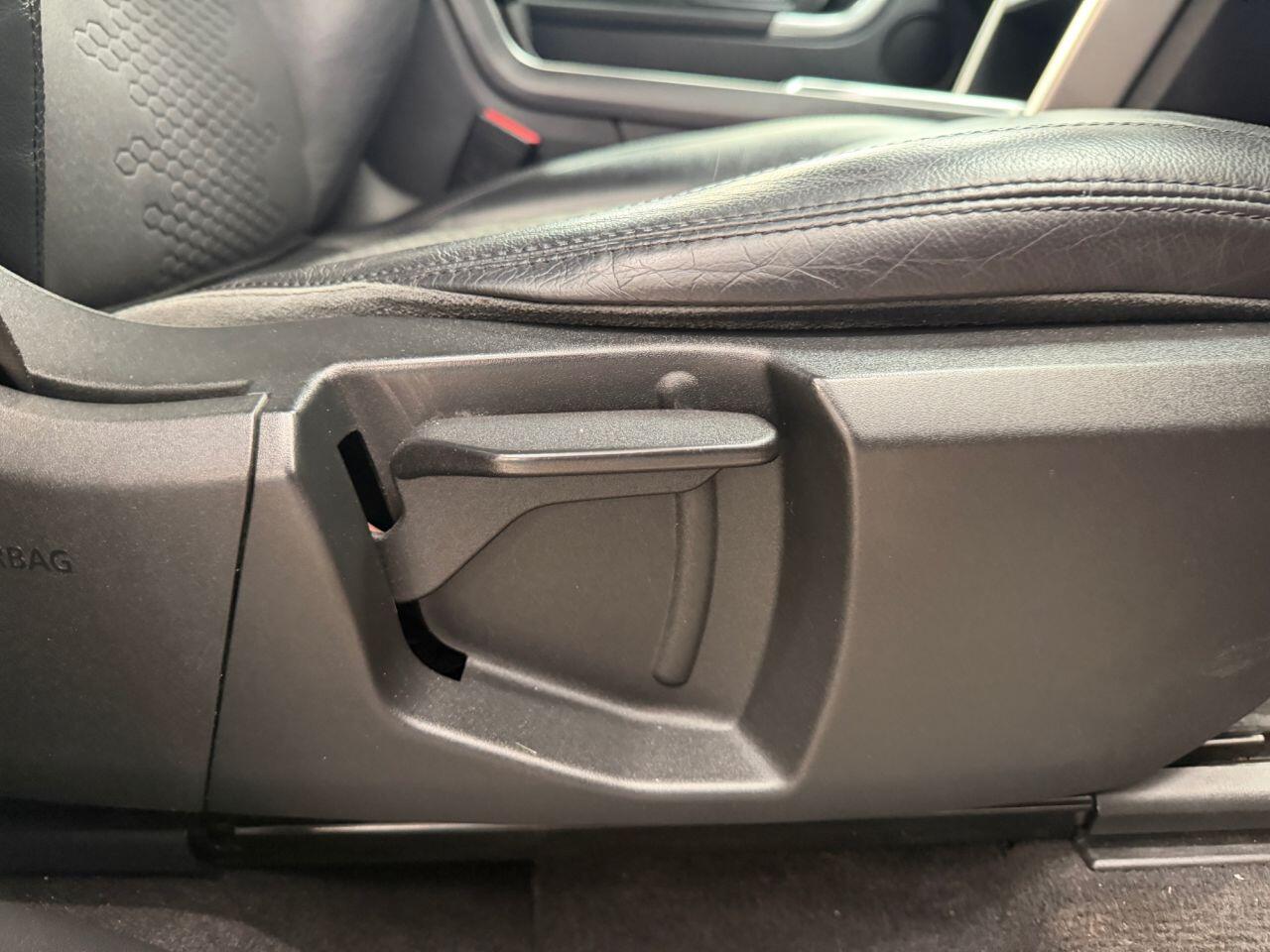 Land Rover Discovery Sport view 23