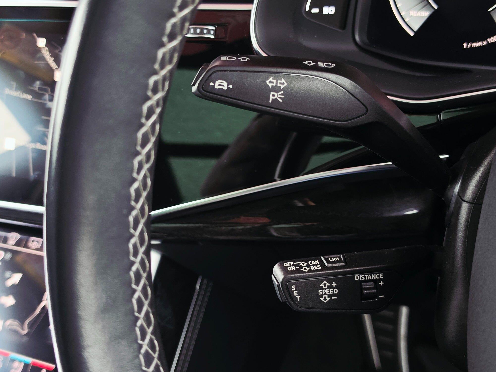 Audi Q8 view 33