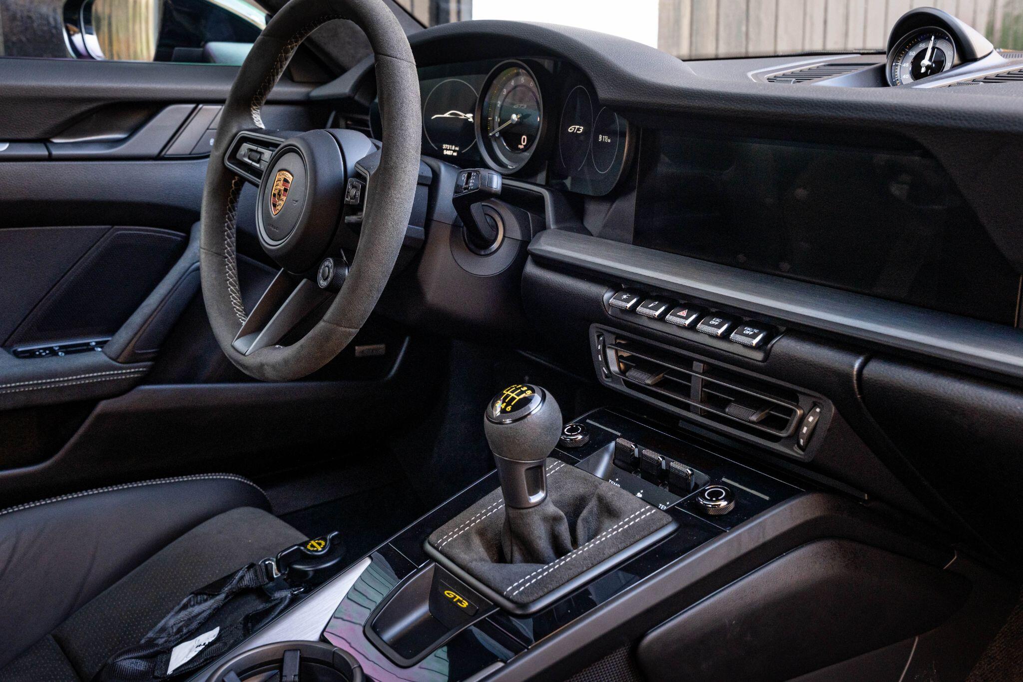 Porsche 911 view 22