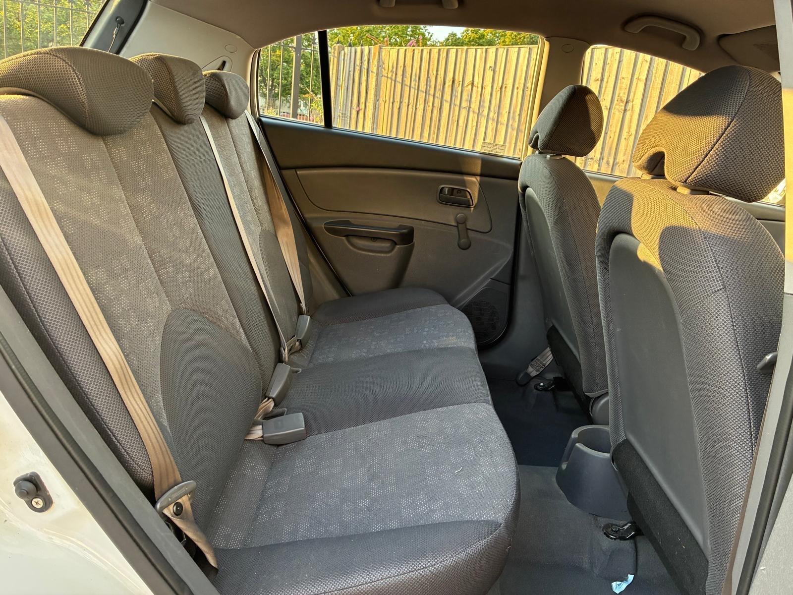Kia Rio view 12