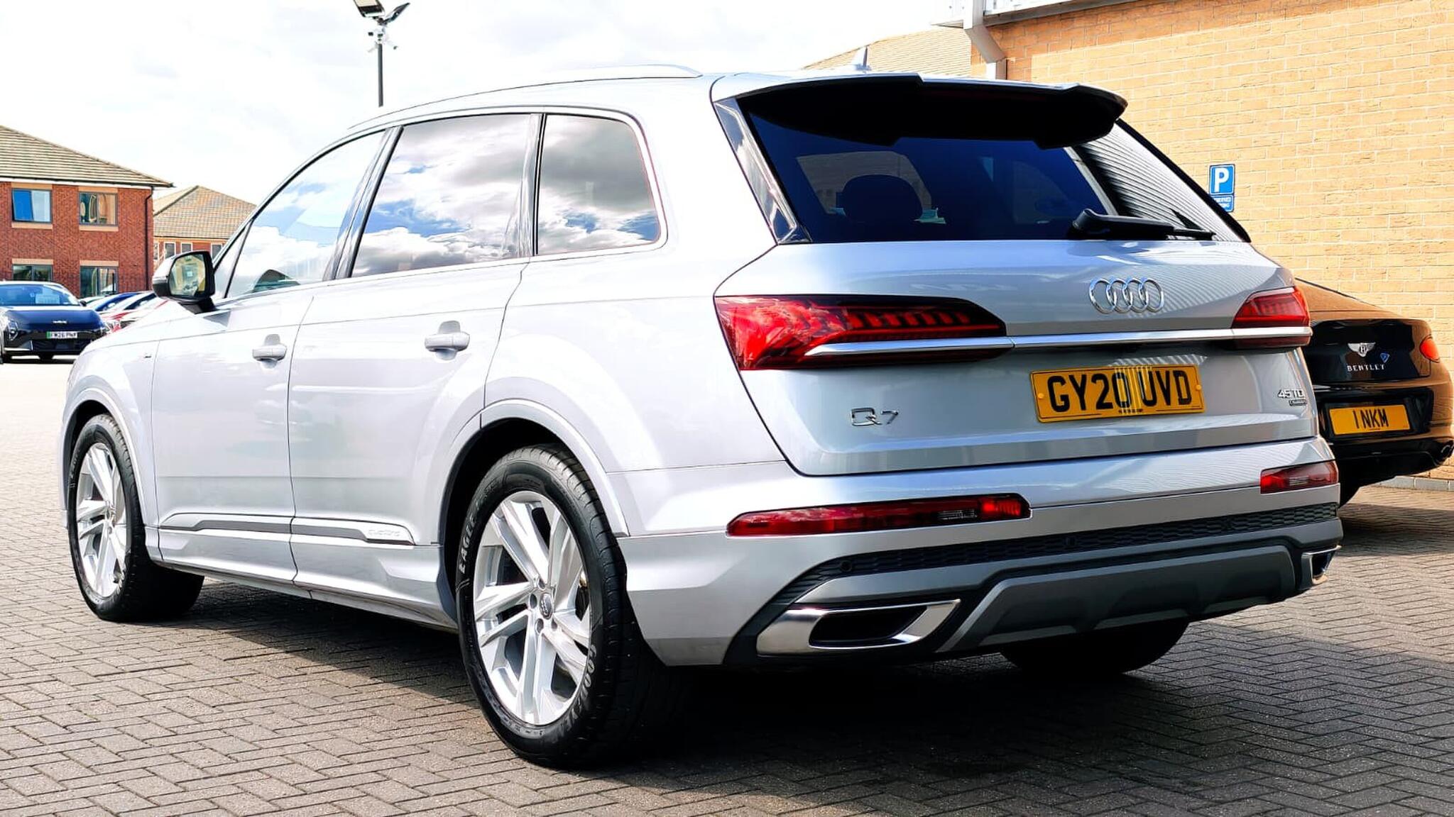 Audi Audi Q7 view 14