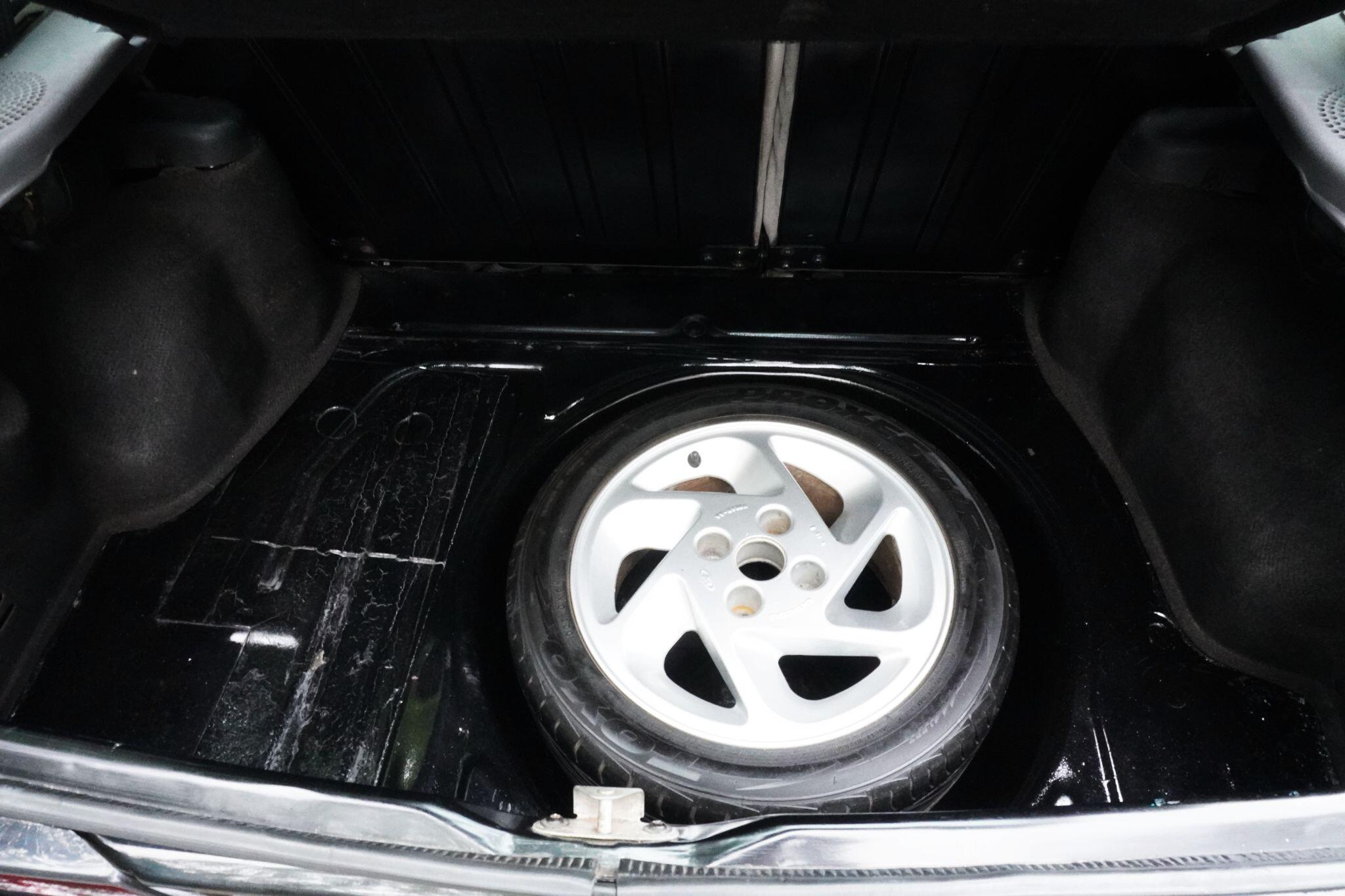 Ford Escort view 66