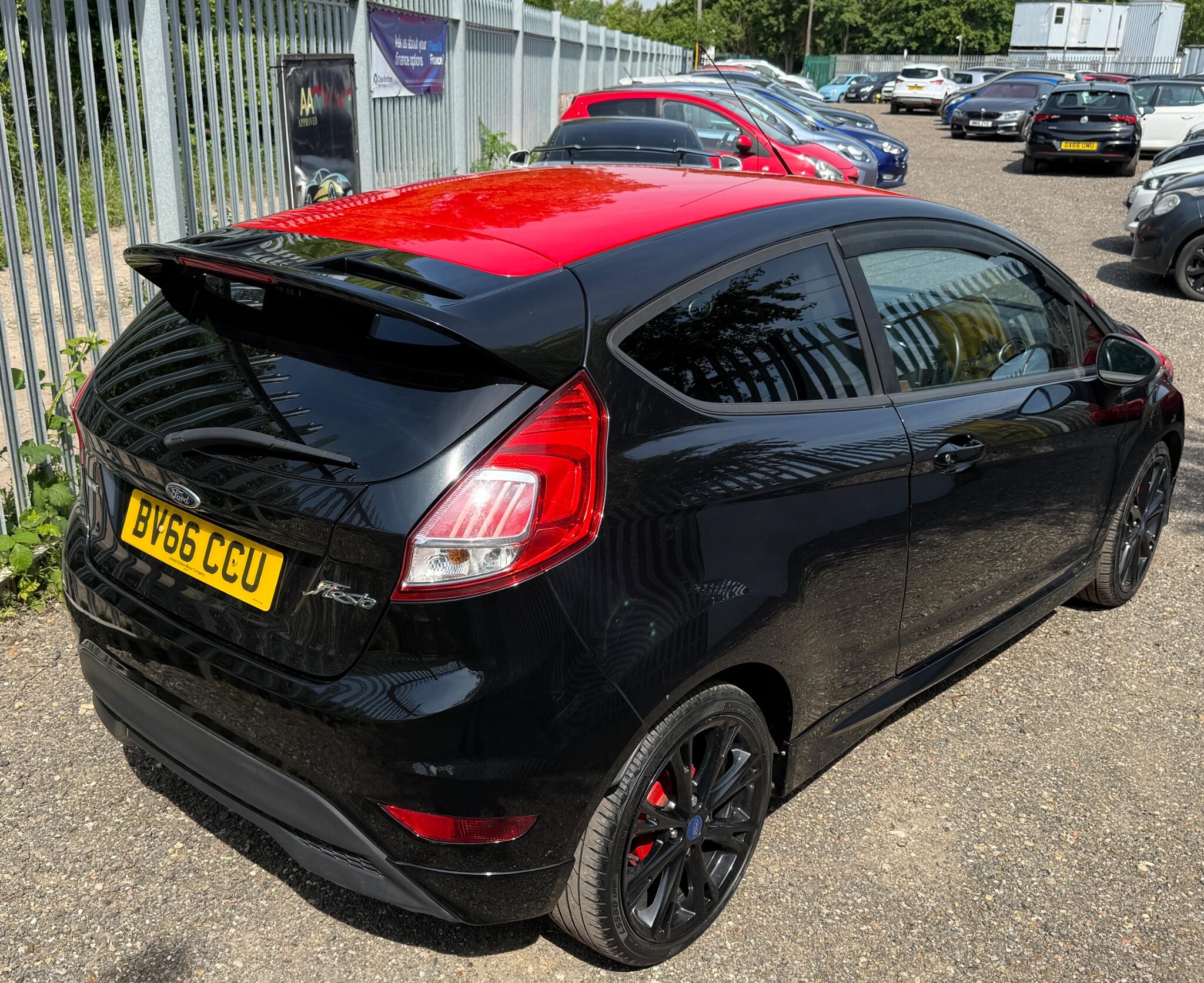 2016 Ford Fiesta image 14