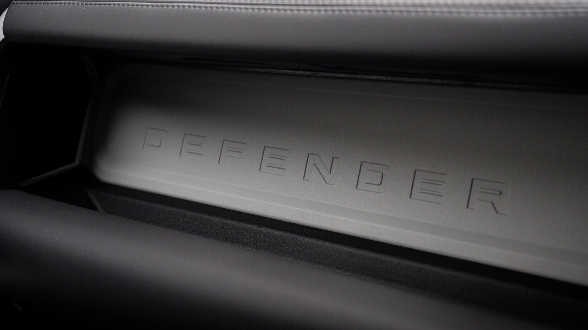 Land Rover Defender view 27