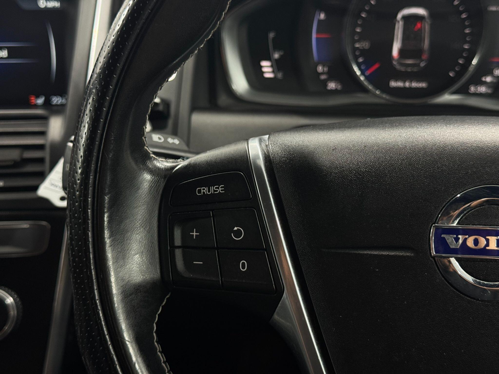 Volvo XC60 view 40