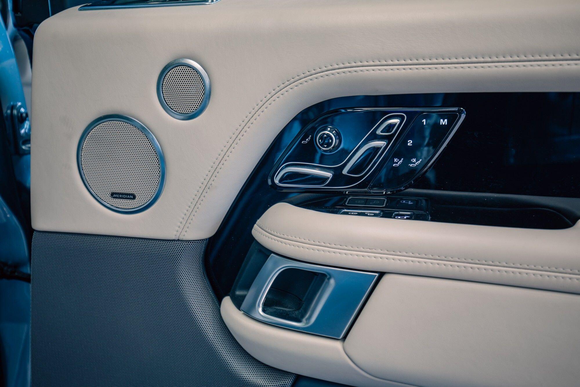 Land Rover Range Rover view 16