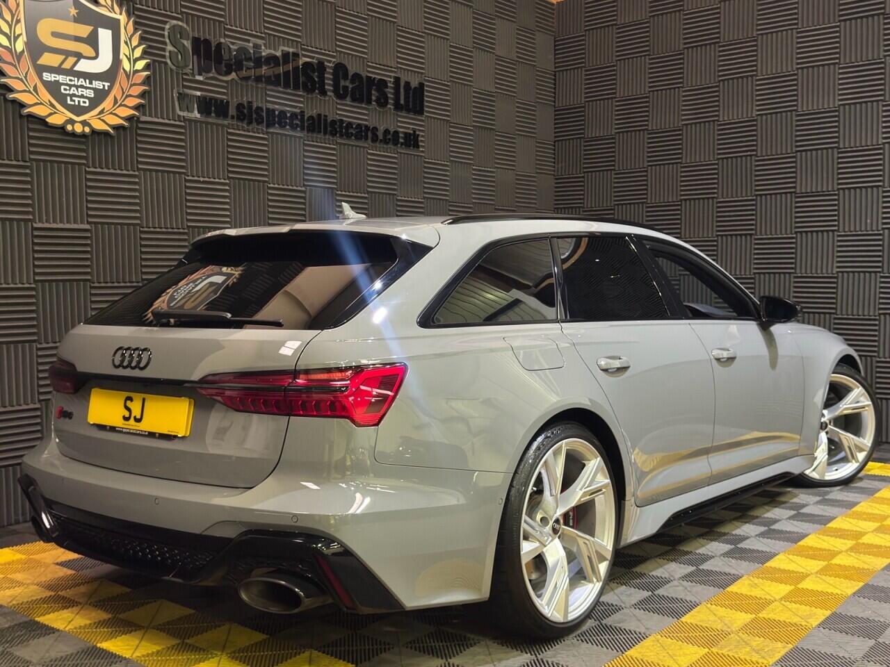 Audi RS6 Avant view 21