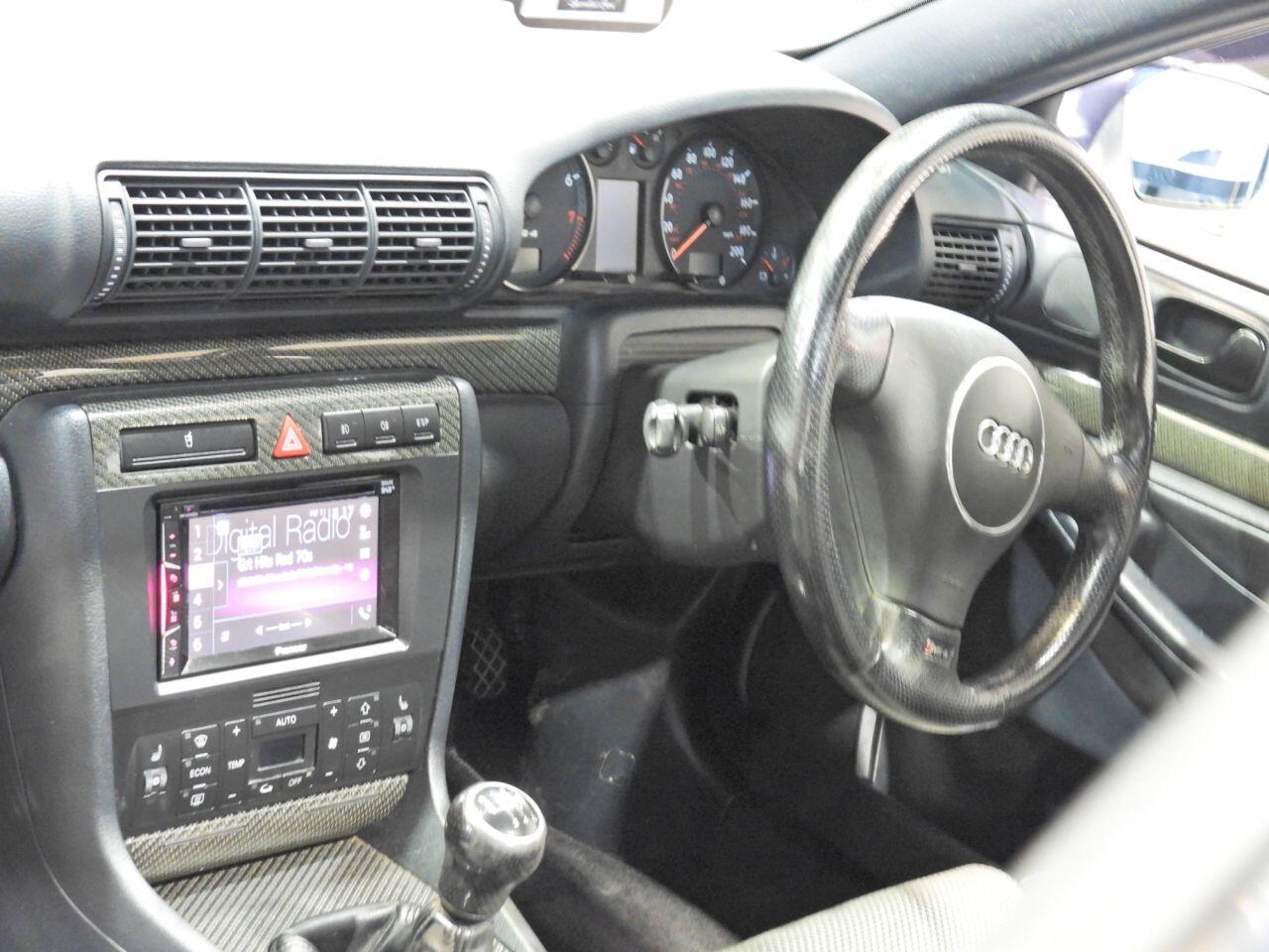 Audi RS4 view 20