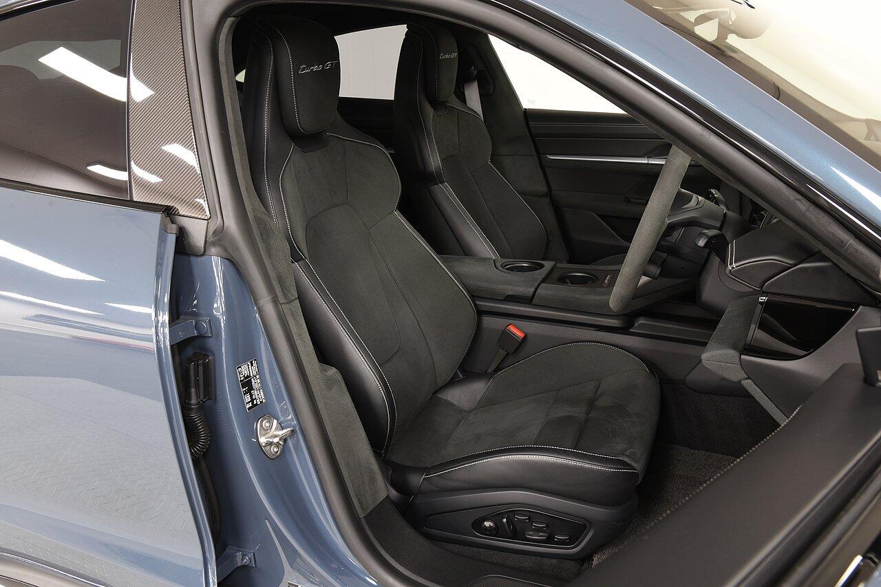 Porsche Taycan view 7