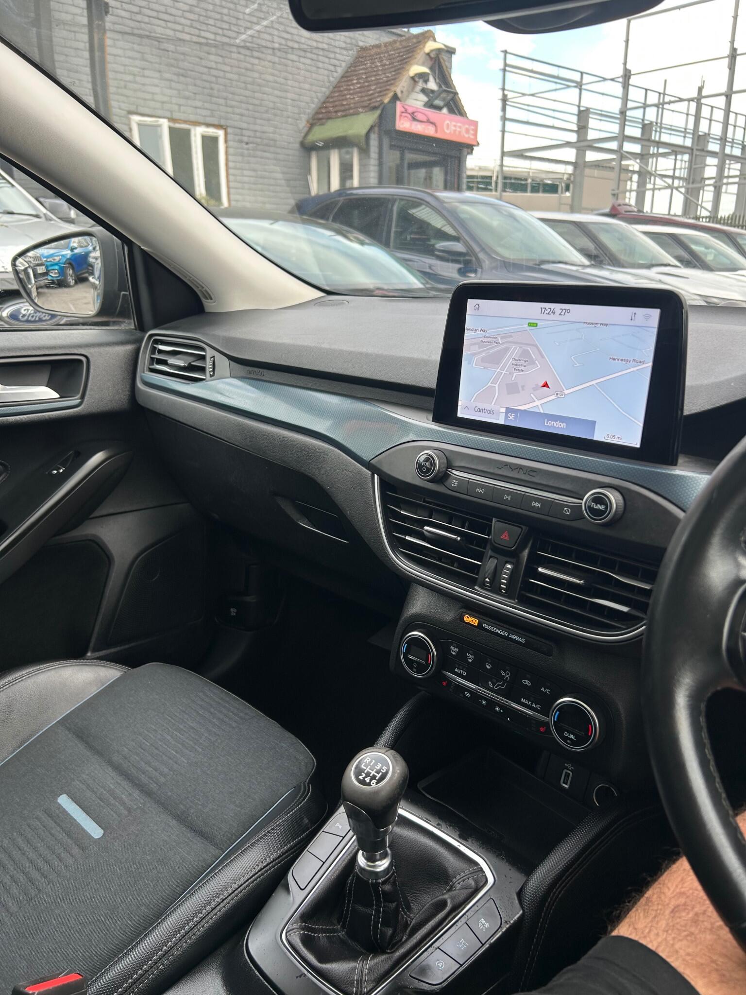 Ford Focus view 11