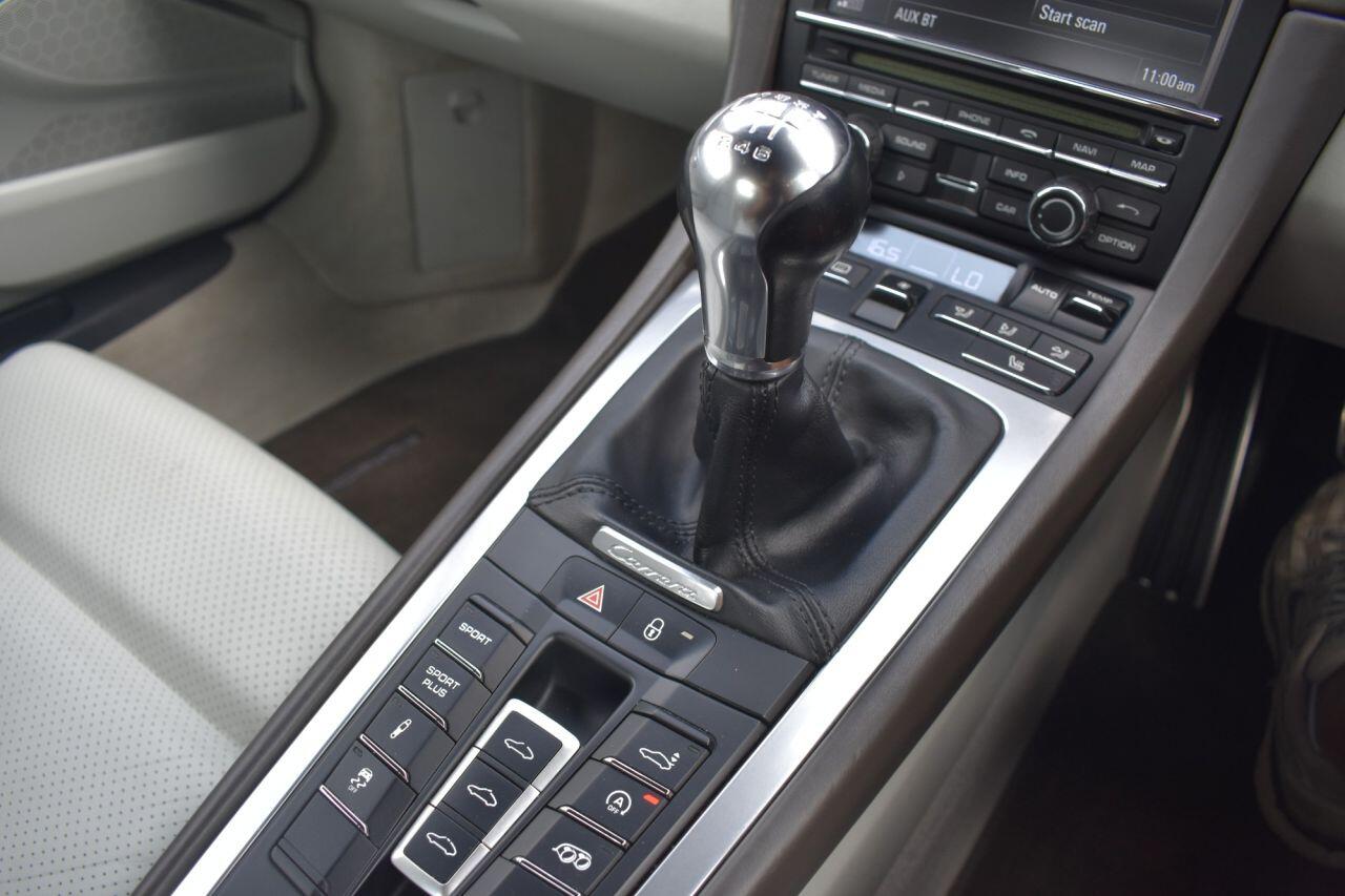 Porsche 911 view 18