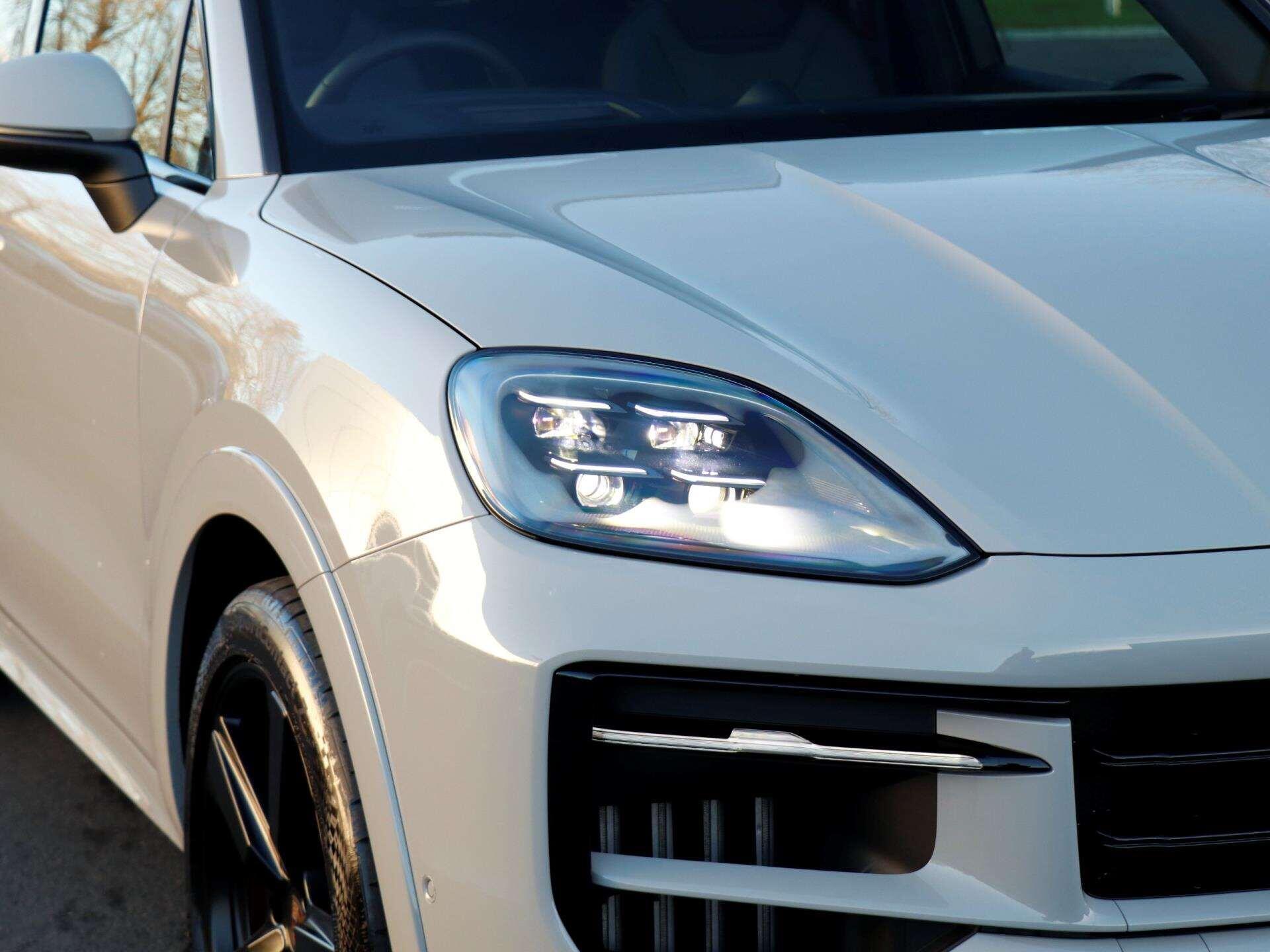 Porsche Cayenne view 31