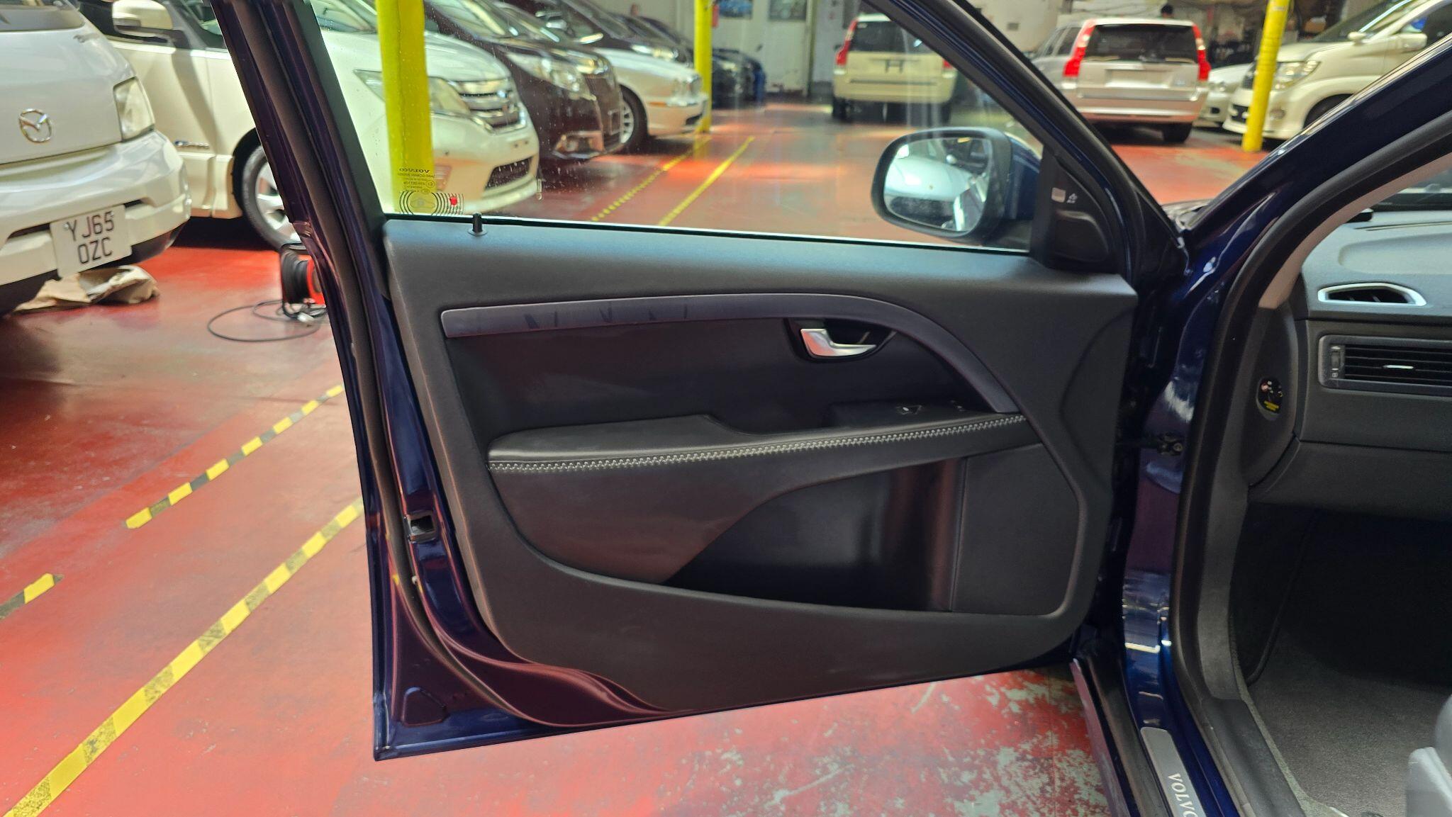 Volvo V70 view 20
