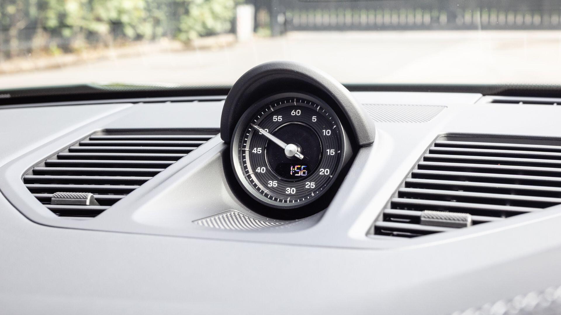 Porsche 911 view 37