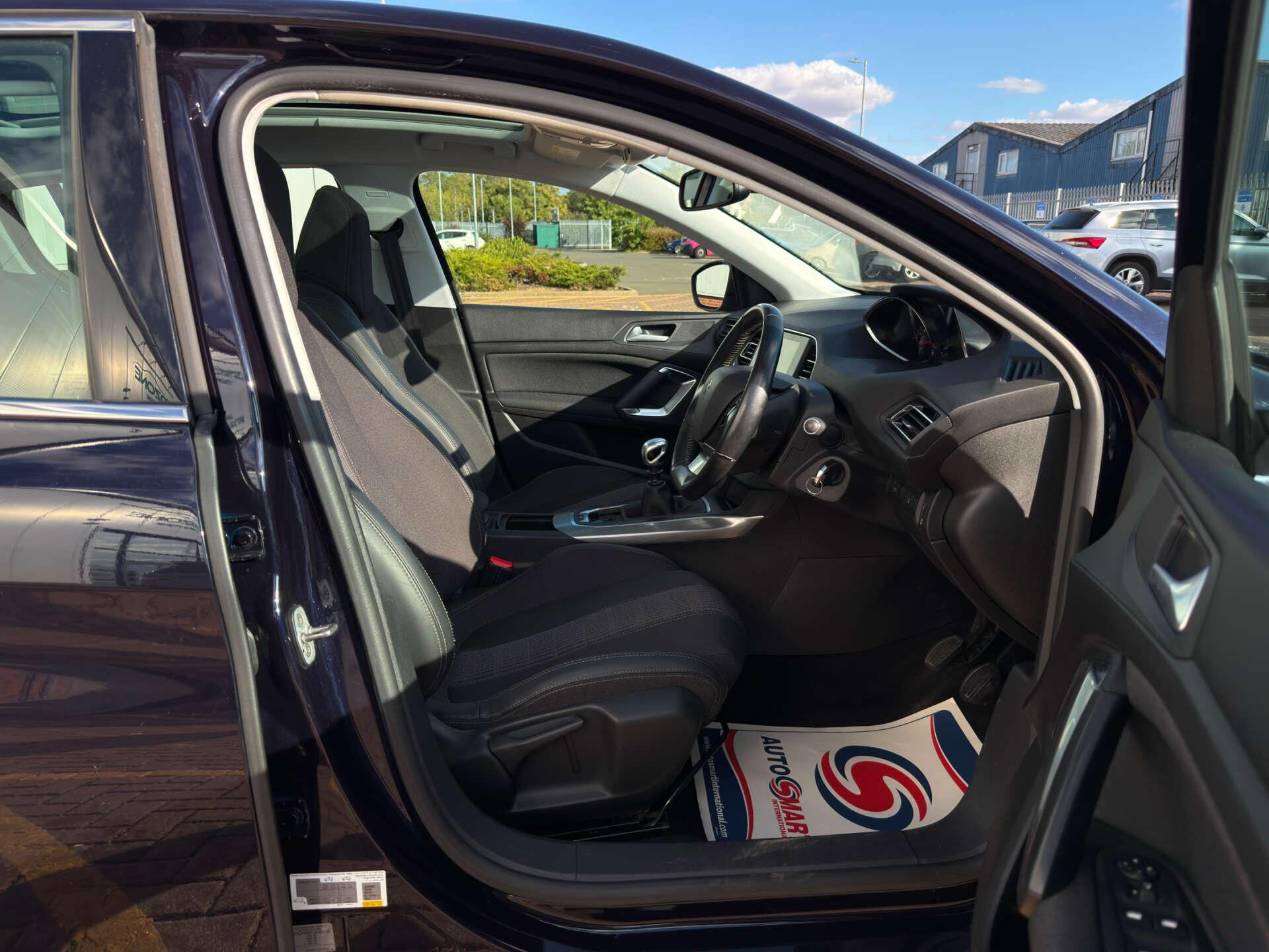 Peugeot 308 view 16