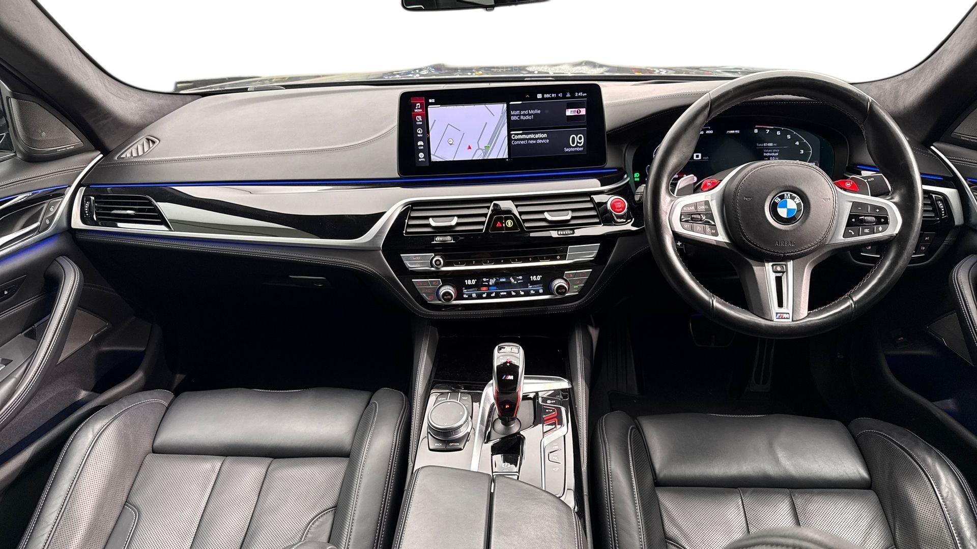 BMW M5 view 4