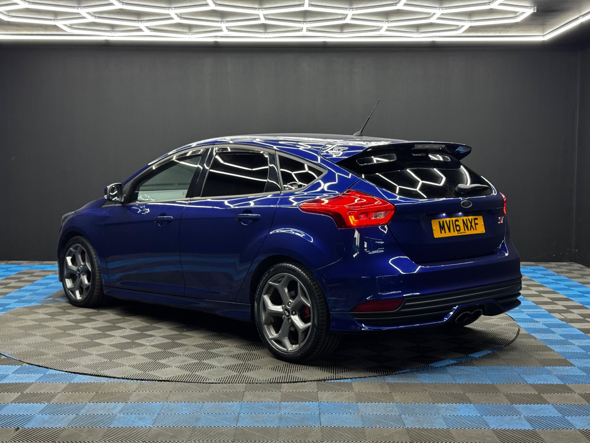 Ford Focus view 7