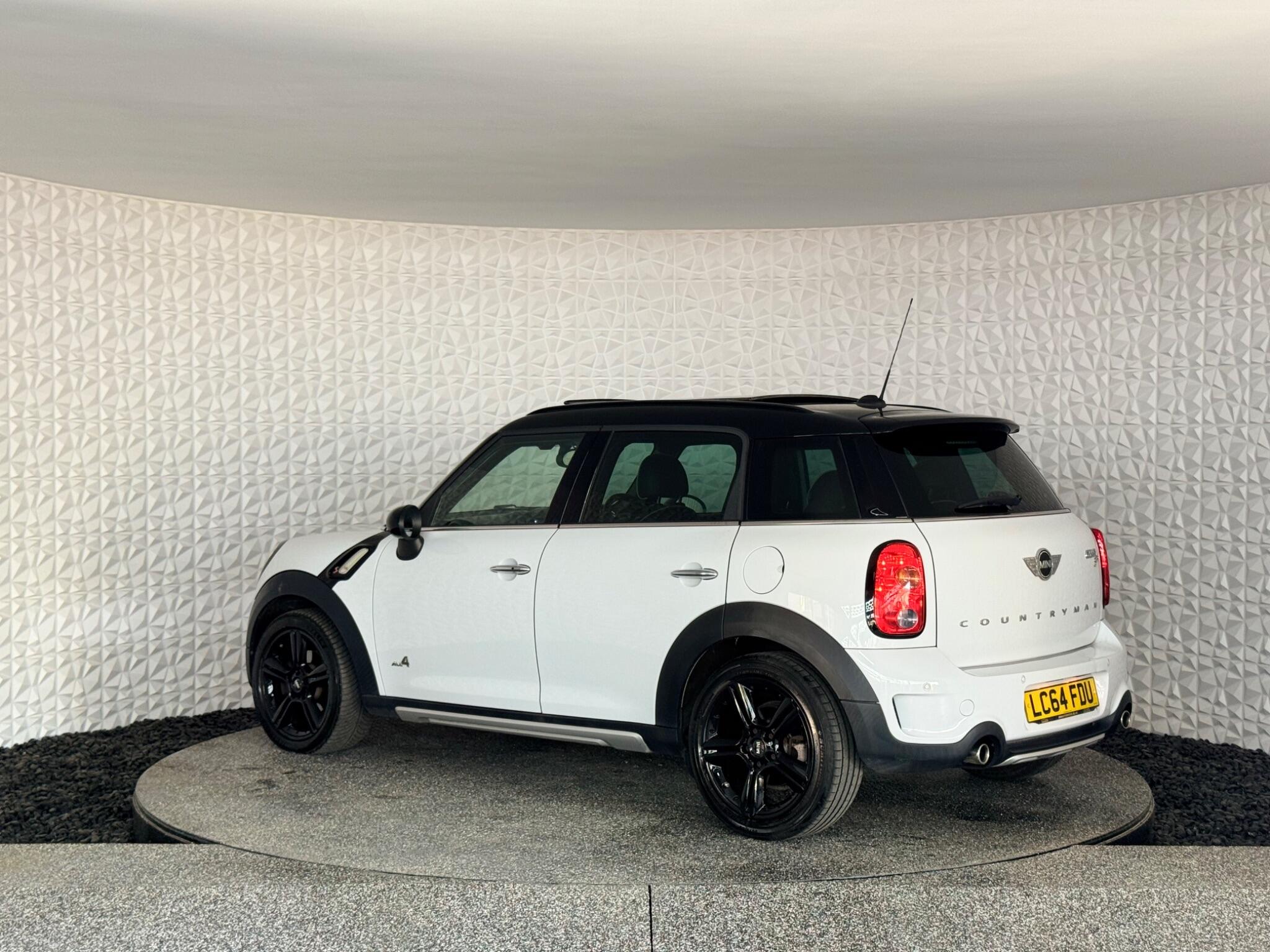 Mini Countryman view 18