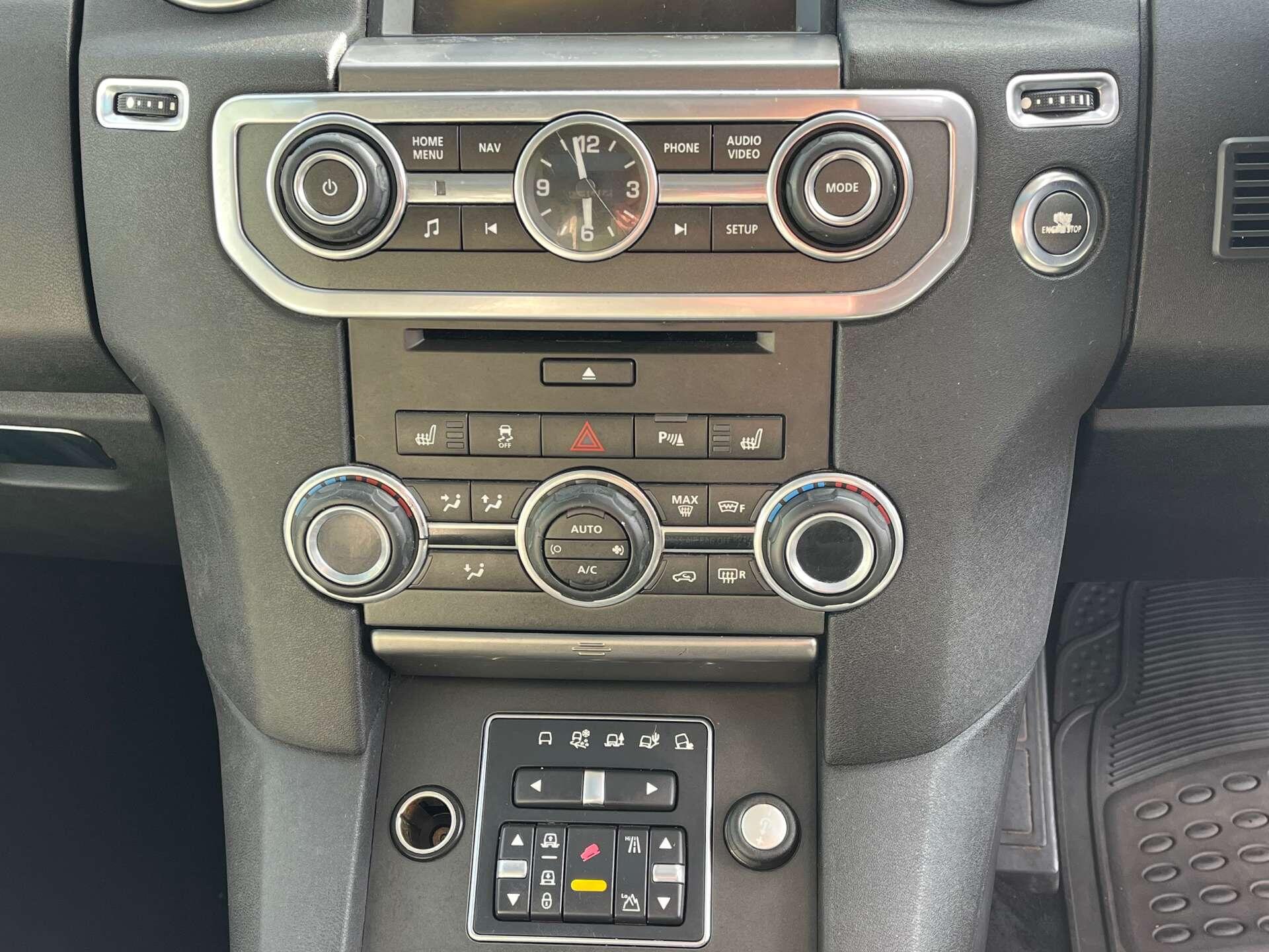 Land Rover Discovery view 9