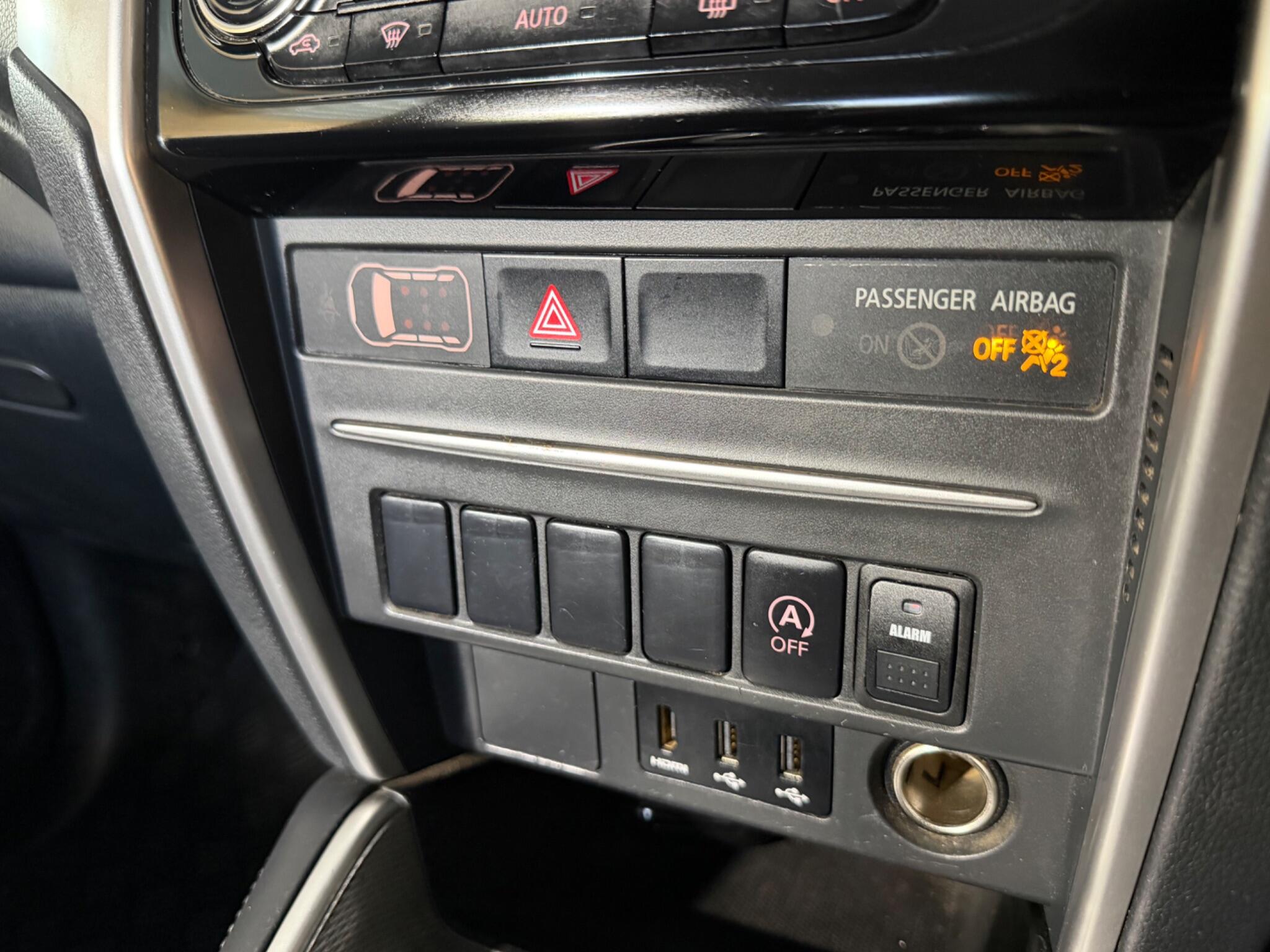Mitsubishi L200 view 37