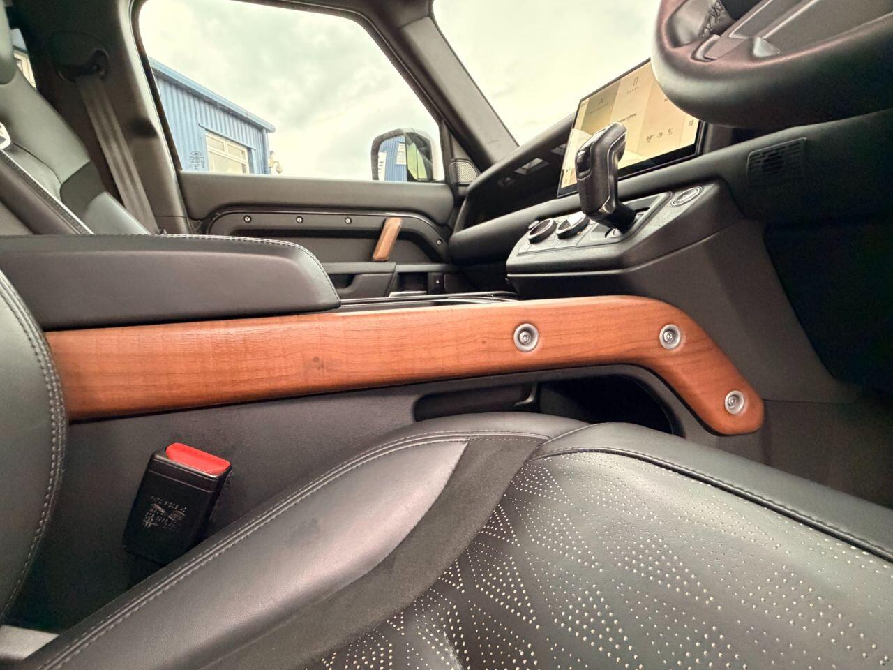 Land Rover Defender view 27
