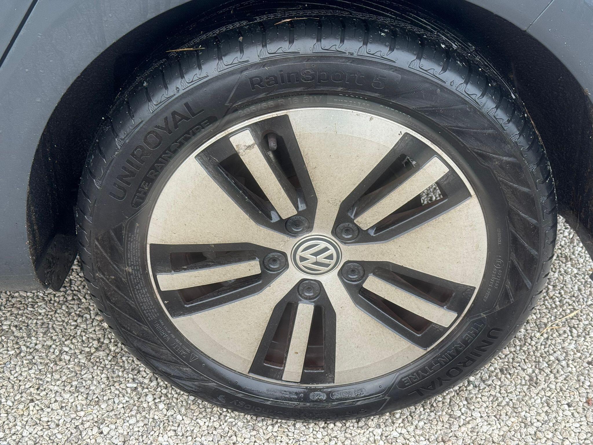 2020 Volkswagen e-Golf 35.8kWh e-Golf Auto 5dr • 41,030 miles image 32