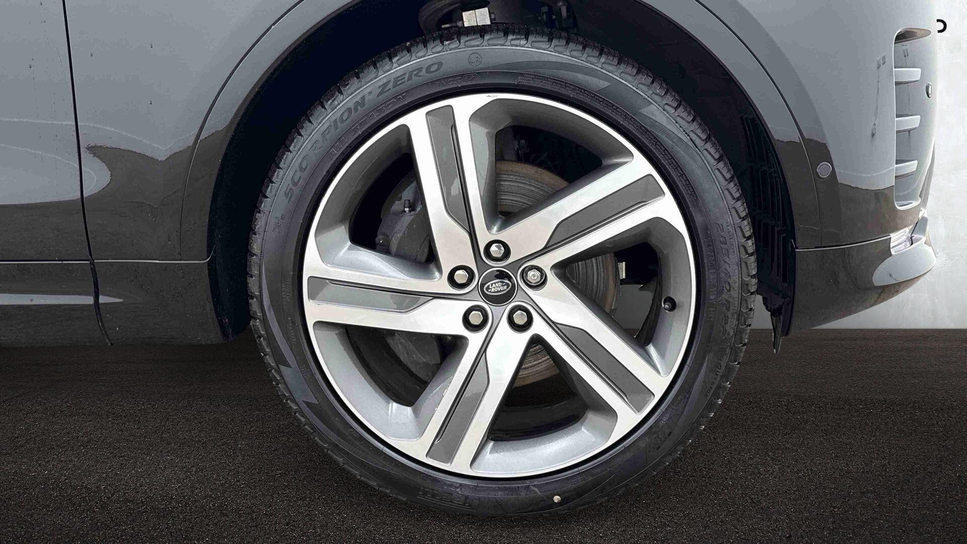 Land Rover Discovery view 8