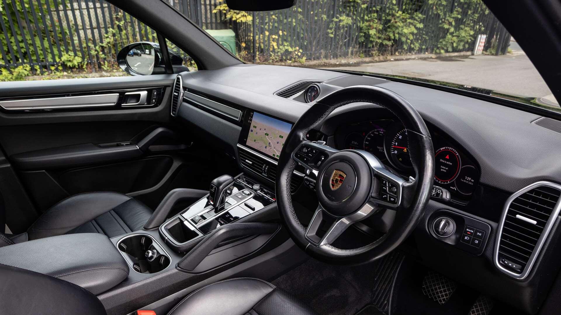 Porsche Cayenne view 13
