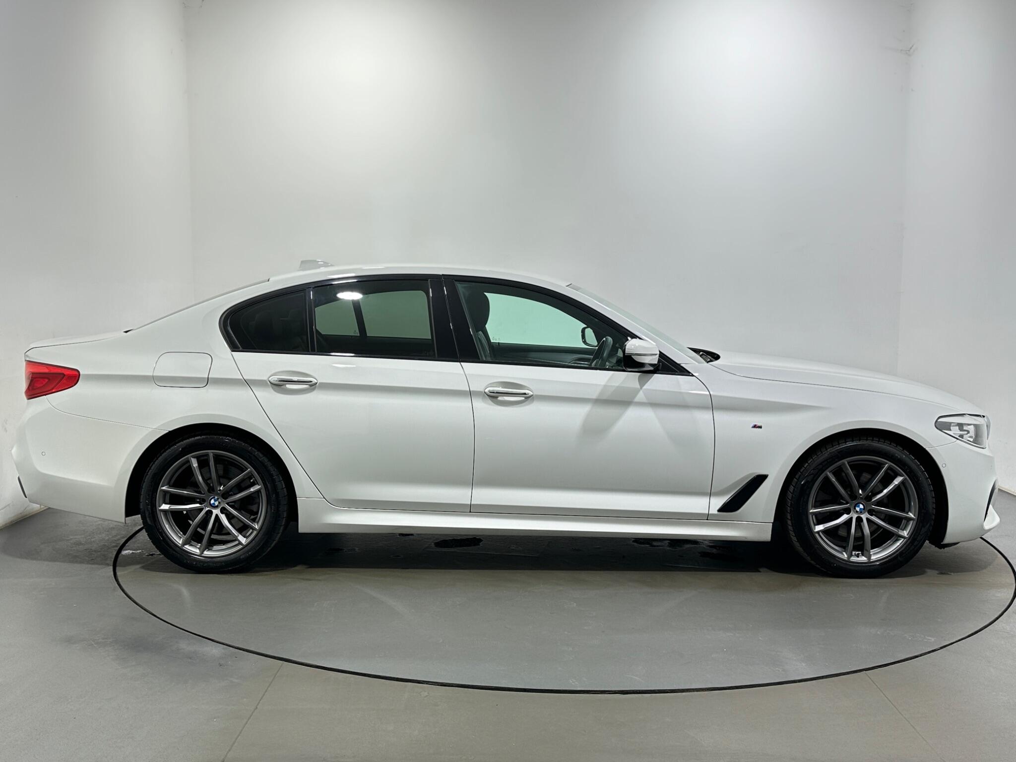 BMW 5 Series view 9
