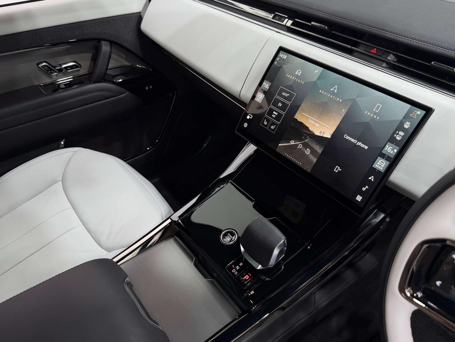 Land Rover Range Rover Sport view 40