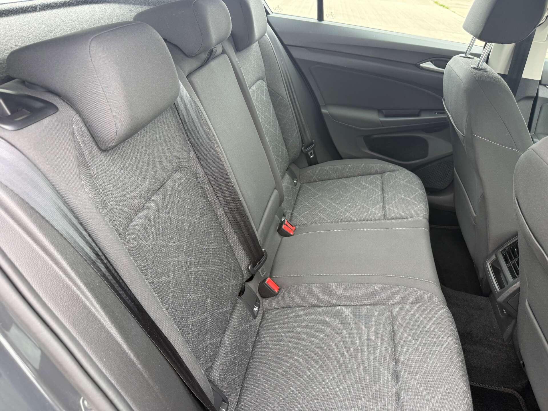 Volkswagen Golf view 18
