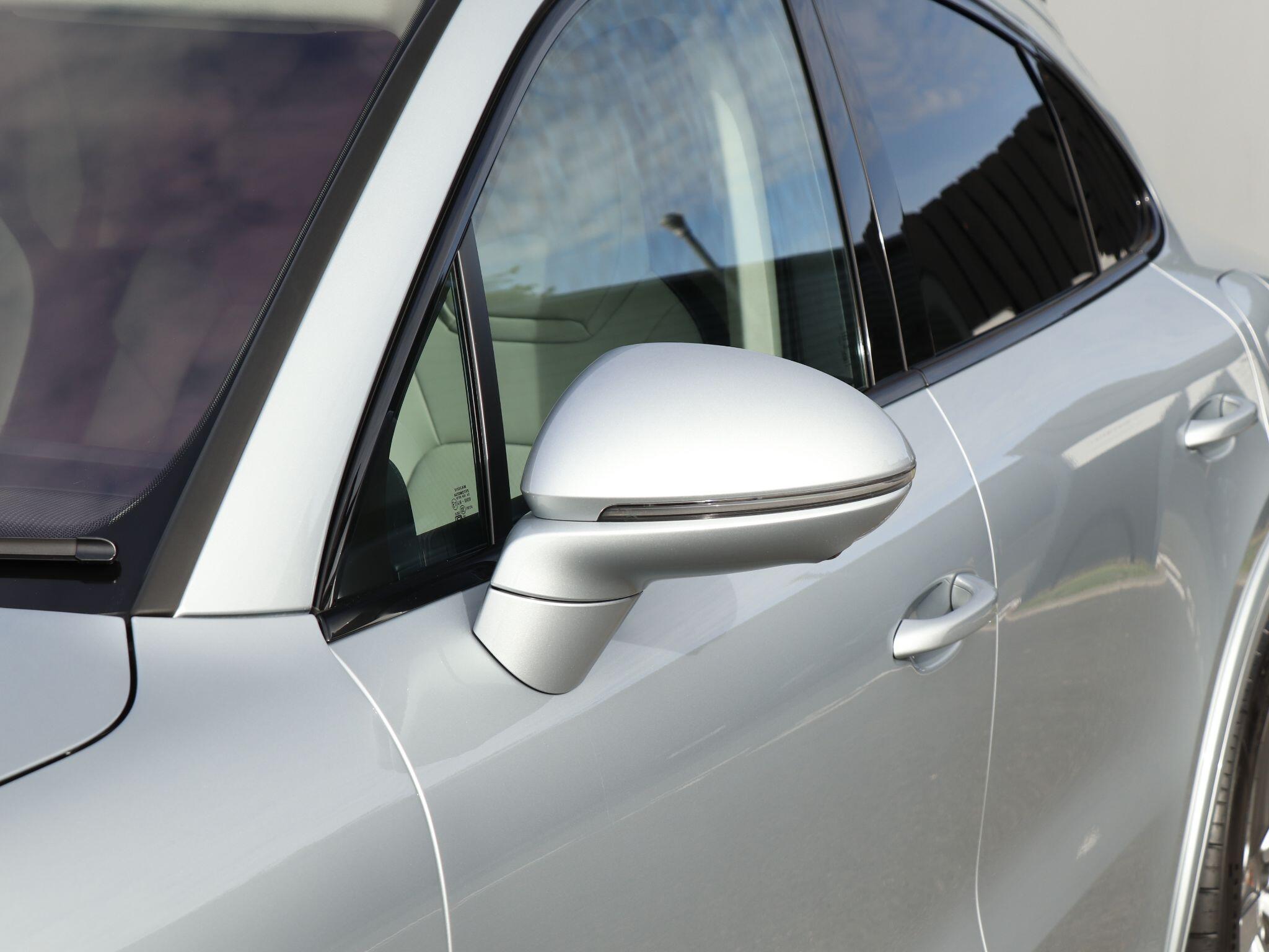 Porsche Cayenne view 34