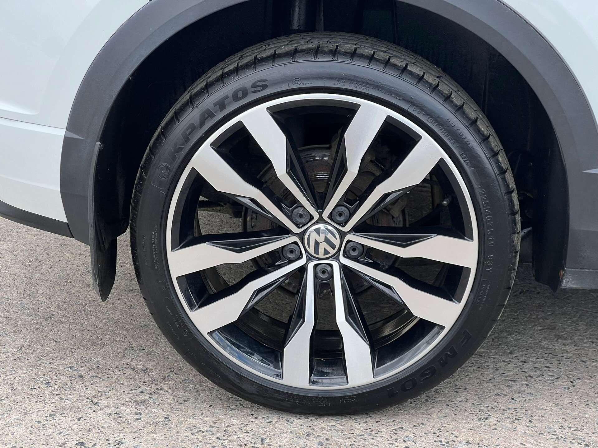 Volkswagen T-Roc view 12