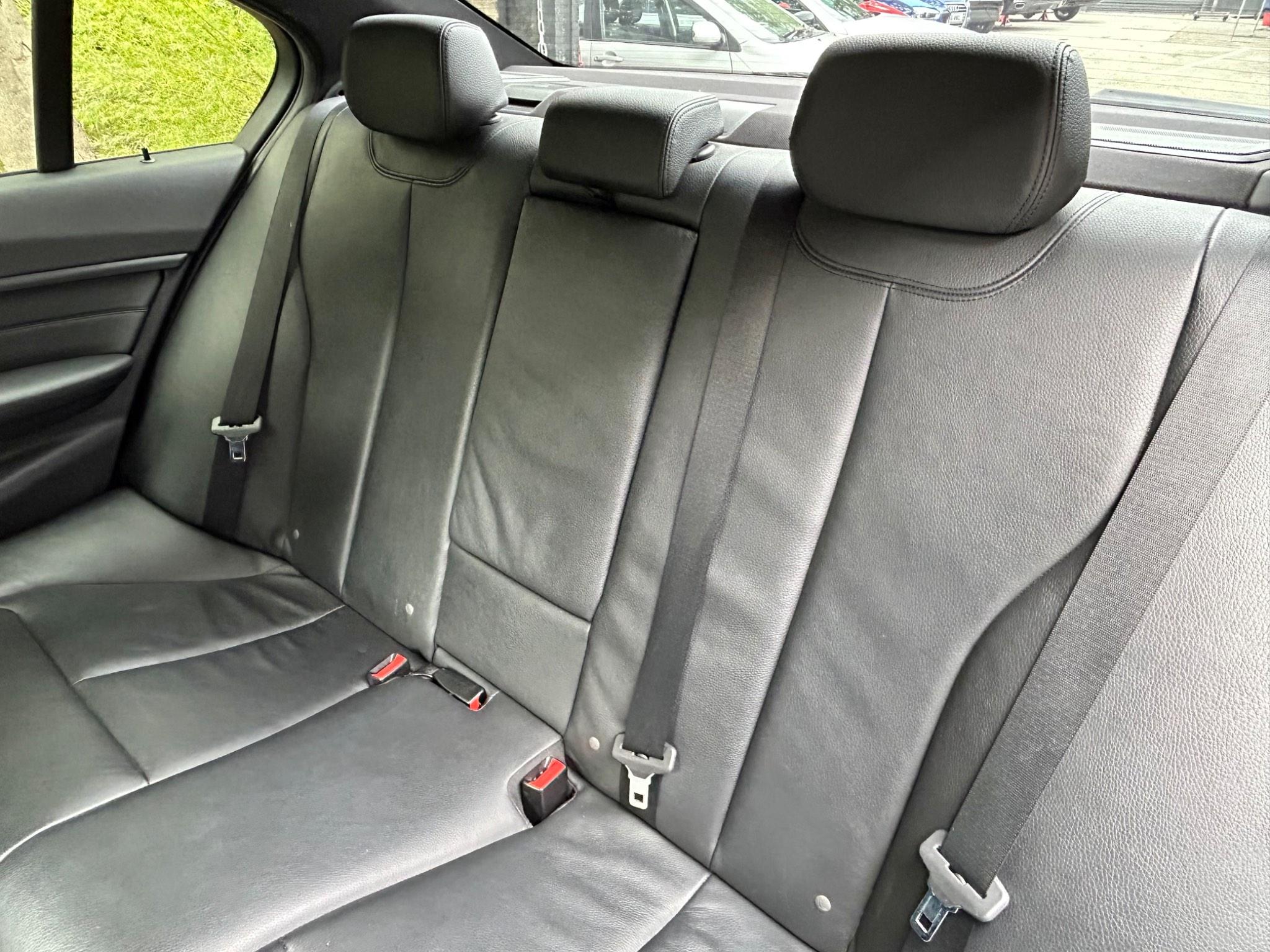 BMW 3 Series view 22