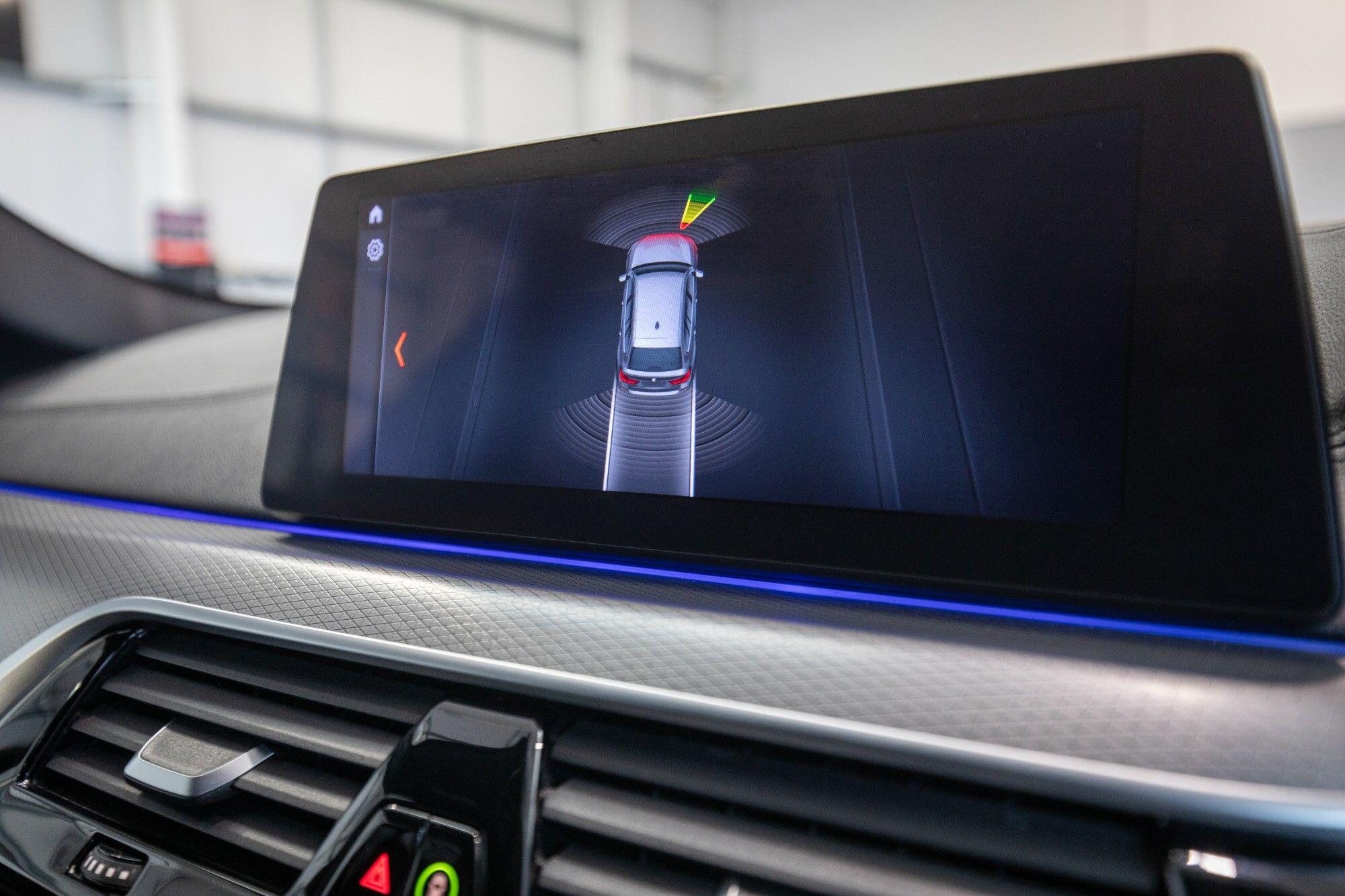 BMW 5 Series view 22
