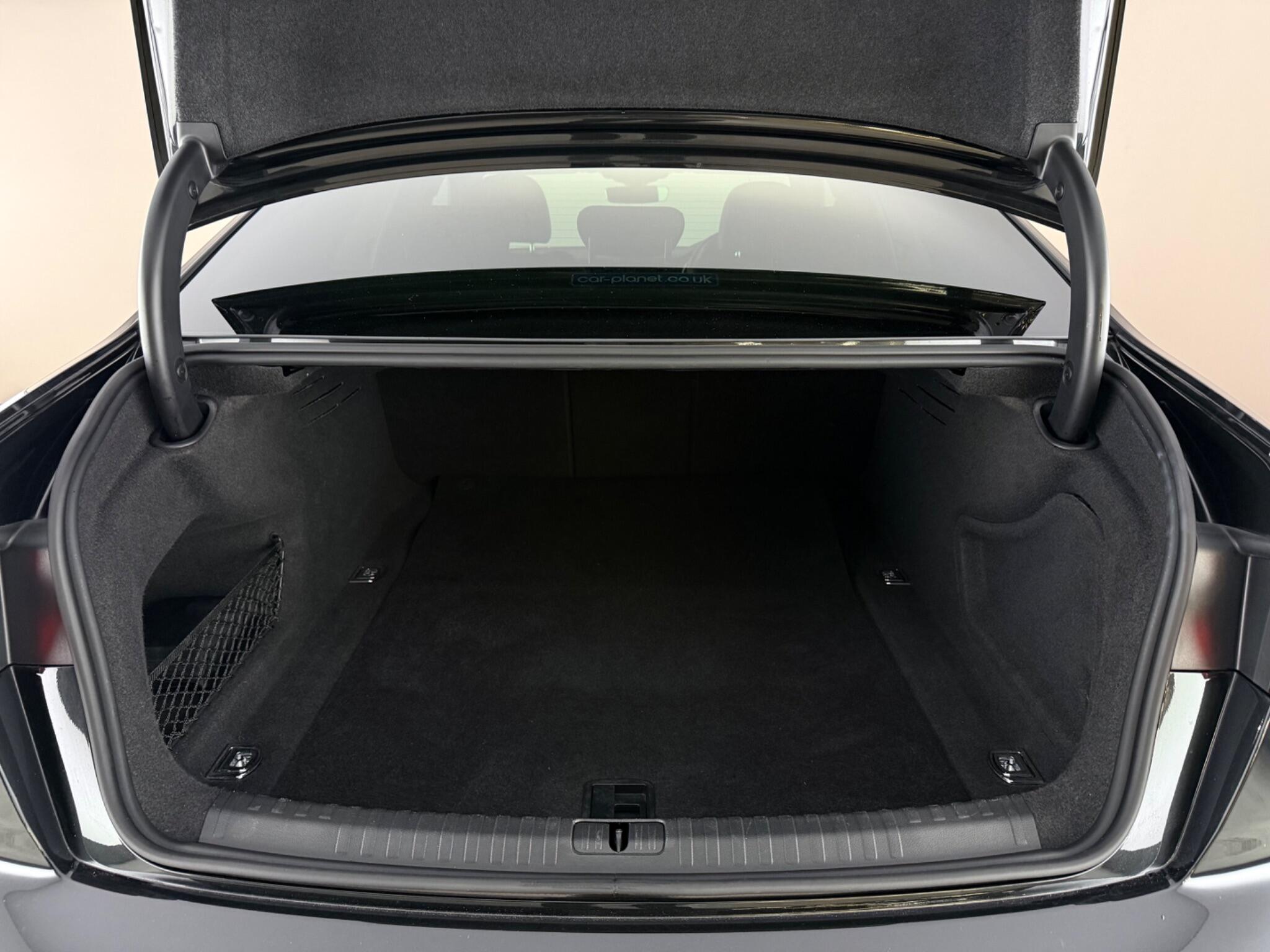 Audi A6 view 12