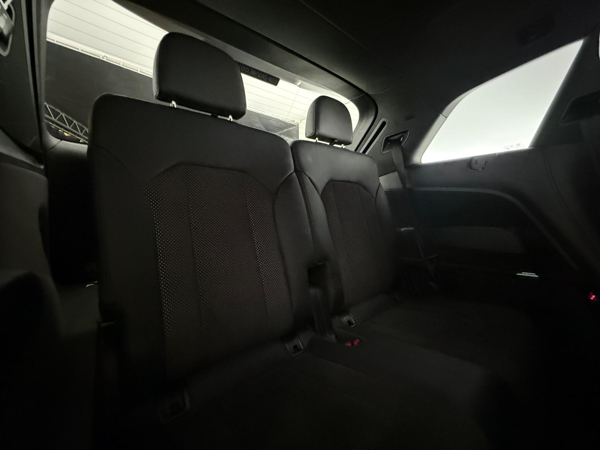 Audi Q7 view 33